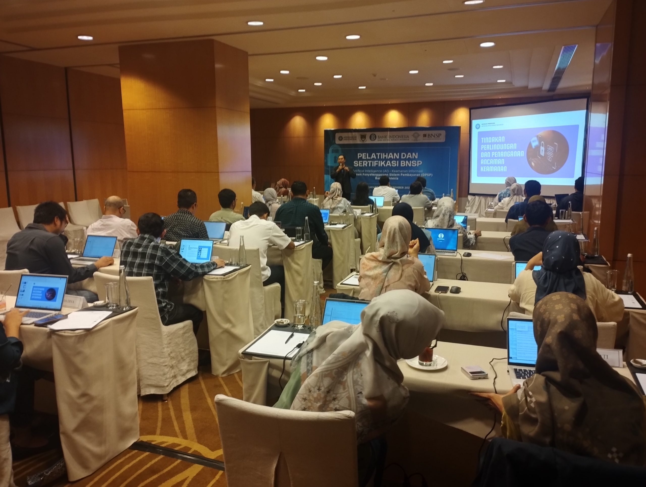 Sesi mentoring belajar AI untuk ASN - pendampingan langsung oleh fasilitator